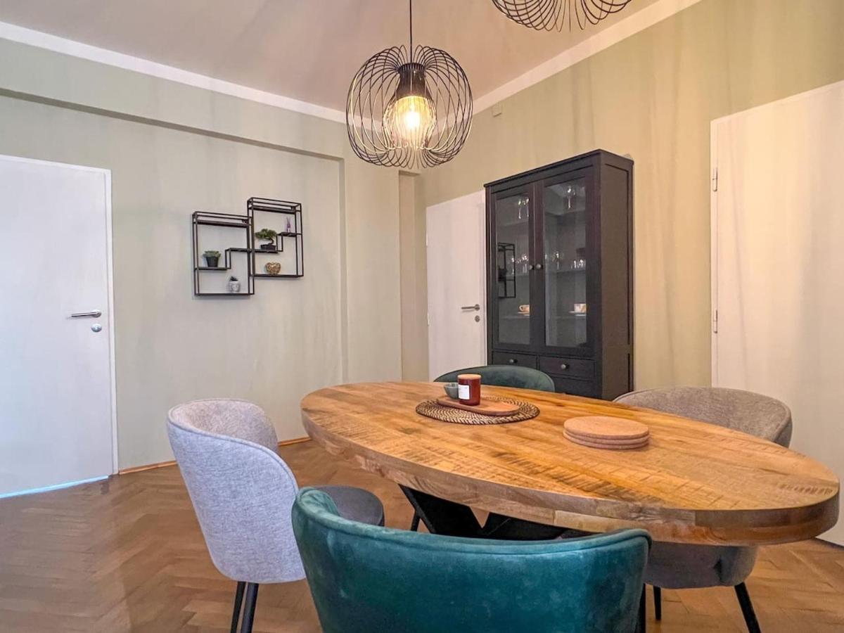 96M2 Of Comfort And Style: 4Bd Apartment In Old Town Bratislava Luaran gambar